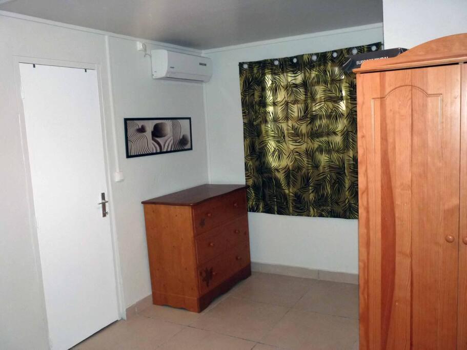 באס-טר Logement Dans Un Lieu Calme Et Verdoyant A Proximite De Tout Avec Jacuzzi!!! מראה חיצוני תמונה