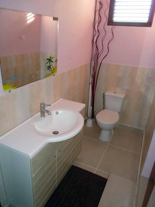 באס-טר Logement Dans Un Lieu Calme Et Verdoyant A Proximite De Tout Avec Jacuzzi!!! מראה חיצוני תמונה