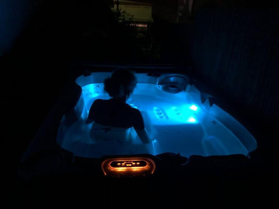 באס-טר Logement Dans Un Lieu Calme Et Verdoyant A Proximite De Tout Avec Jacuzzi!!! מראה חיצוני תמונה