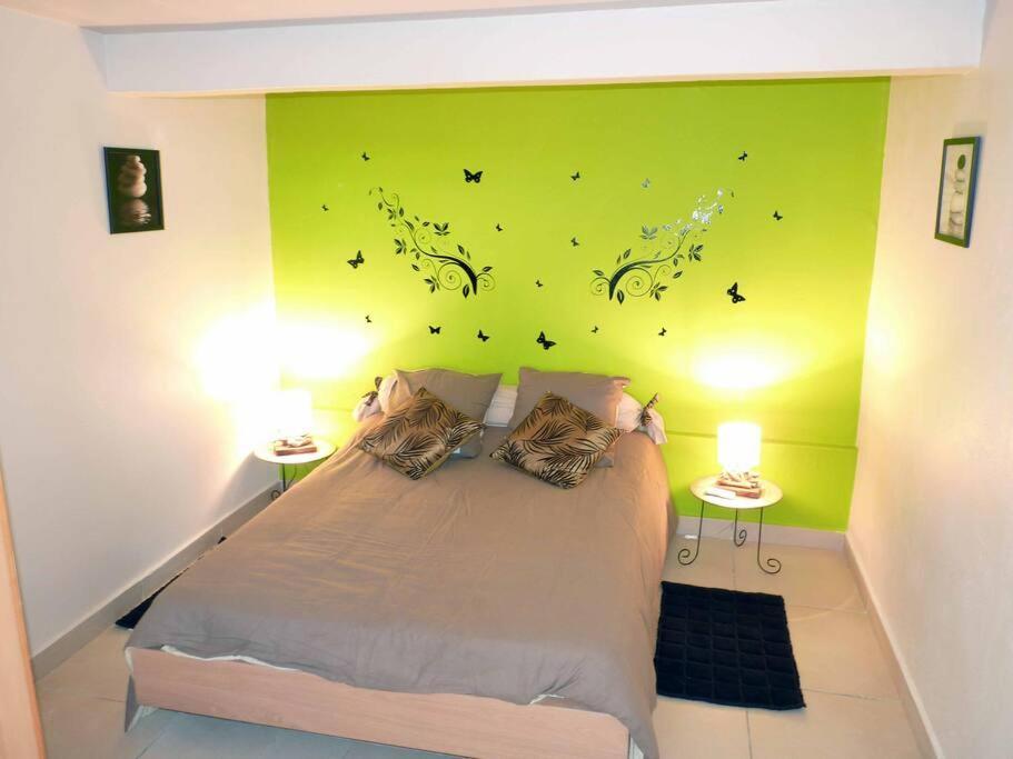 באס-טר Logement Dans Un Lieu Calme Et Verdoyant A Proximite De Tout Avec Jacuzzi!!! מראה חיצוני תמונה