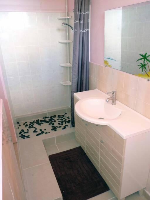 באס-טר Logement Dans Un Lieu Calme Et Verdoyant A Proximite De Tout Avec Jacuzzi!!! מראה חיצוני תמונה