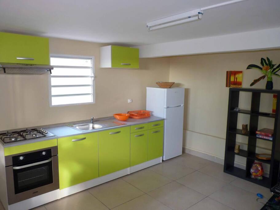 באס-טר Logement Dans Un Lieu Calme Et Verdoyant A Proximite De Tout Avec Jacuzzi!!! מראה חיצוני תמונה